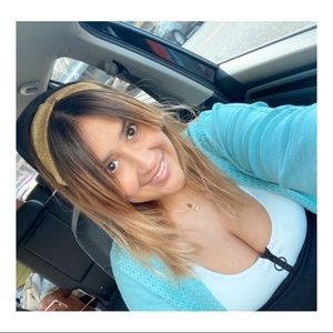 Meet your Posher, Deya